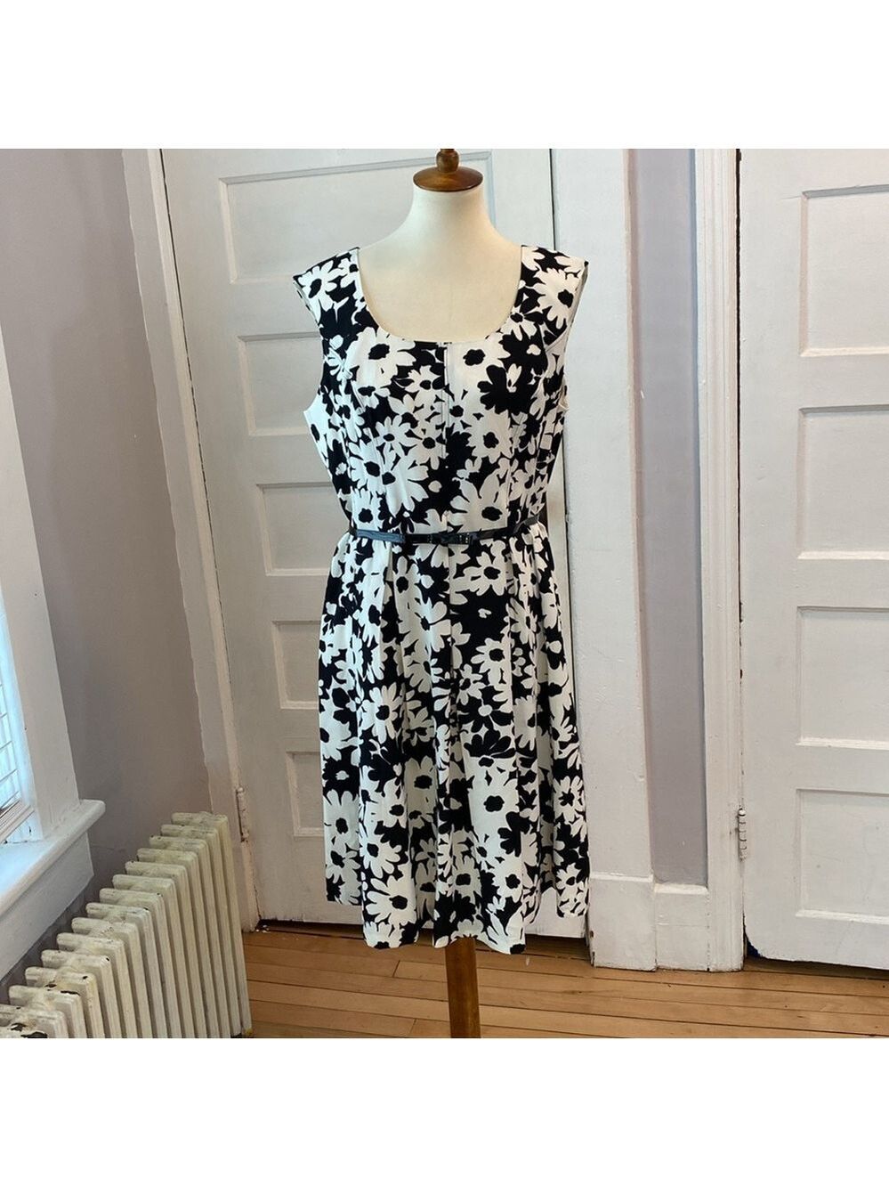 Kasper Sleeveless Black & White Floral Print A-line Dress, Size 14 - Picture 8 of 14
